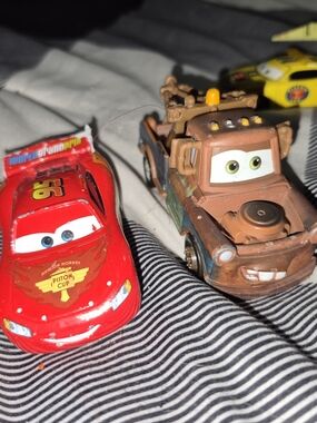 Disney Pixar Cars Lightning McQueen & Tow Mater Vehicle Set - Red & Brown